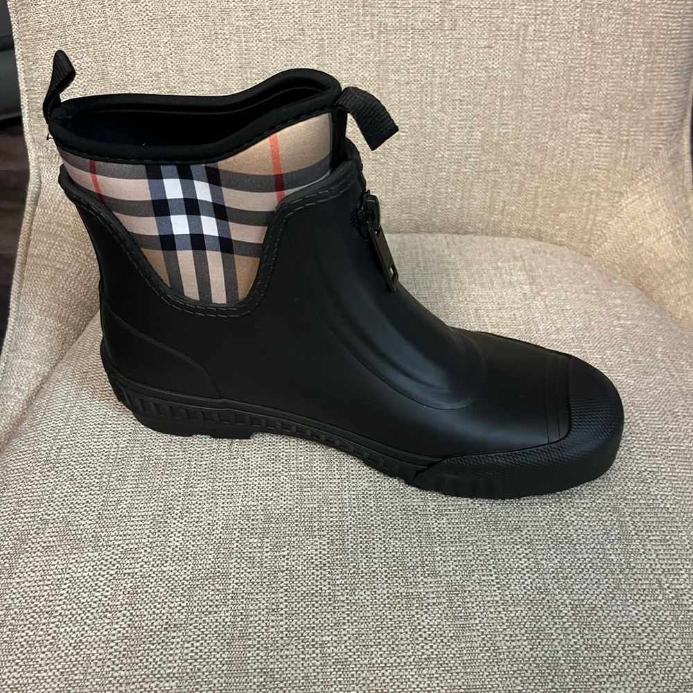Burberry boots